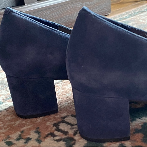 Clarks BLU Suede Artisan Pumps, 9.5 Winter Sale - Picture 4 of 10